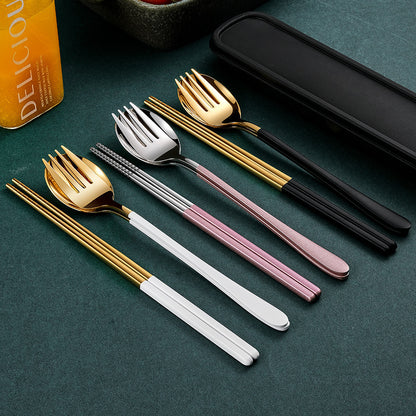 Portable cutlery set